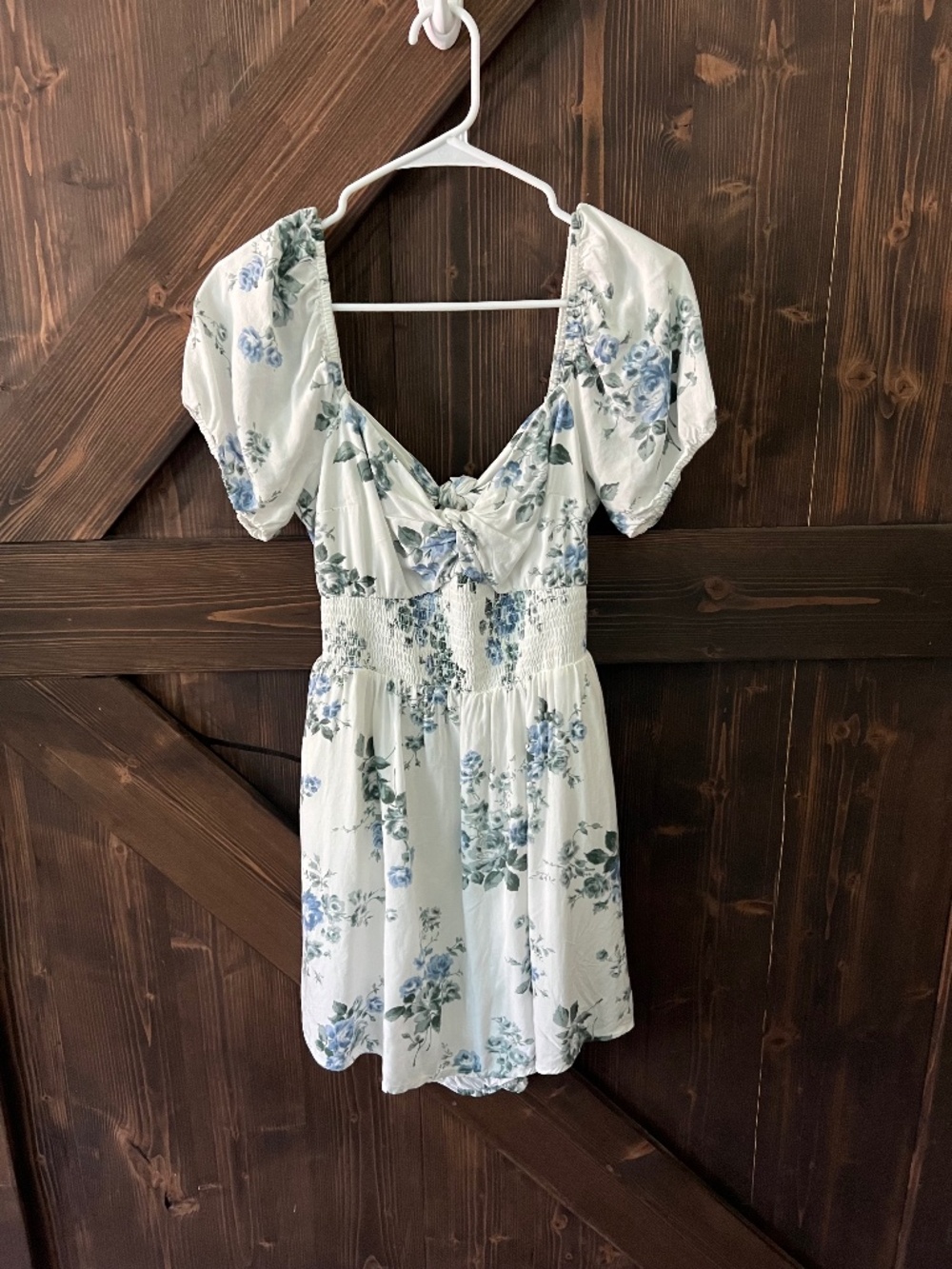 Hollister Floral Dress Size L Blue White Puff Sleeve Smocked Cottagecore